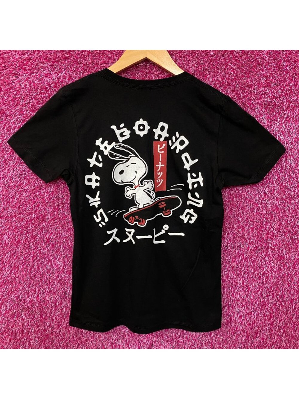 Peanuts Snoopy Skateboarding Japanese Graphic T-Shirt Medium